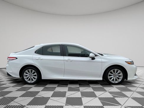 Used 2020 Toyota Camry LE image 8