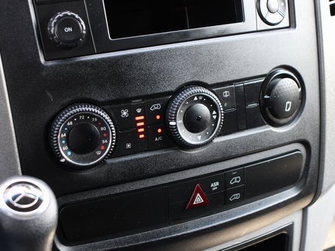 Used 2016 Mercedes-Benz Sprinter 2500 image 32