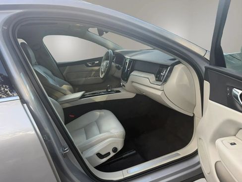 Used 2023 Volvo XC60 B5 Plus FWD image 24