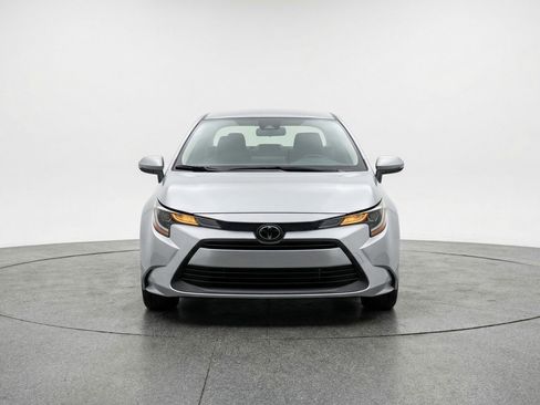 Used 2025 Toyota Corolla LE FWD image 2