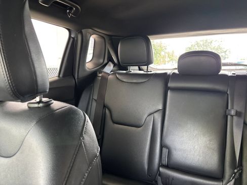 Used 2025 Jeep Compass Limited AWD/4WD image 39