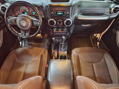 Used 2018 Jeep Wrangler Unlimited Sahara AWD/4WD image 43