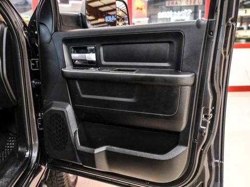 Used 2019 RAM 2500 Tradesman w/ Chrome Appearance Group image 40