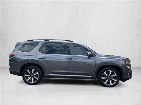 Used 2024 Honda Pilot Touring image 4