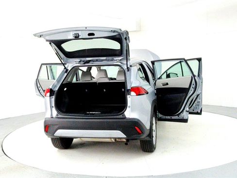 Certified 2023 Toyota Corolla Cross L image 11