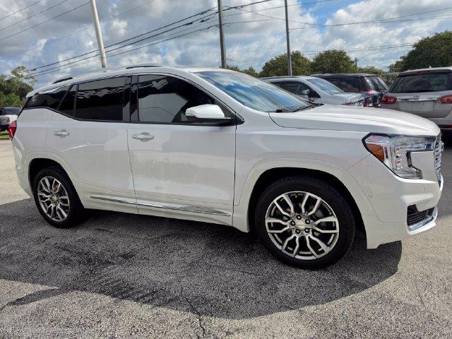 Used 2024 GMC Terrain Denali w/ Denali Premium Package AWD/4WD image 6