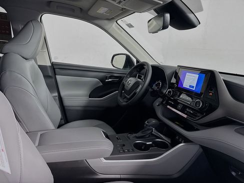 New 2026 Toyota Highlander XLE image 32