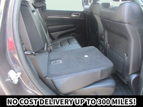 Used 2020 Jeep Grand Cherokee Laredo AWD/4WD image 13