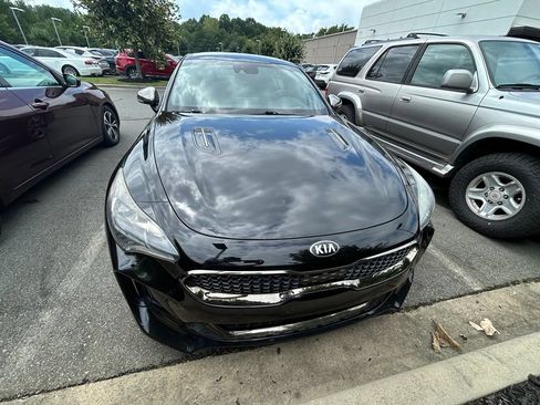 Used 2018 Kia Stinger GT2 AWD/4WD image 9