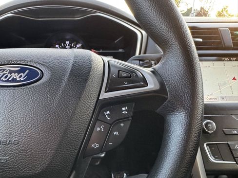Used 2019 Ford Fusion SE FWD image 21