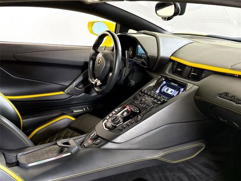 Used 2018 Lamborghini Aventador S image 27