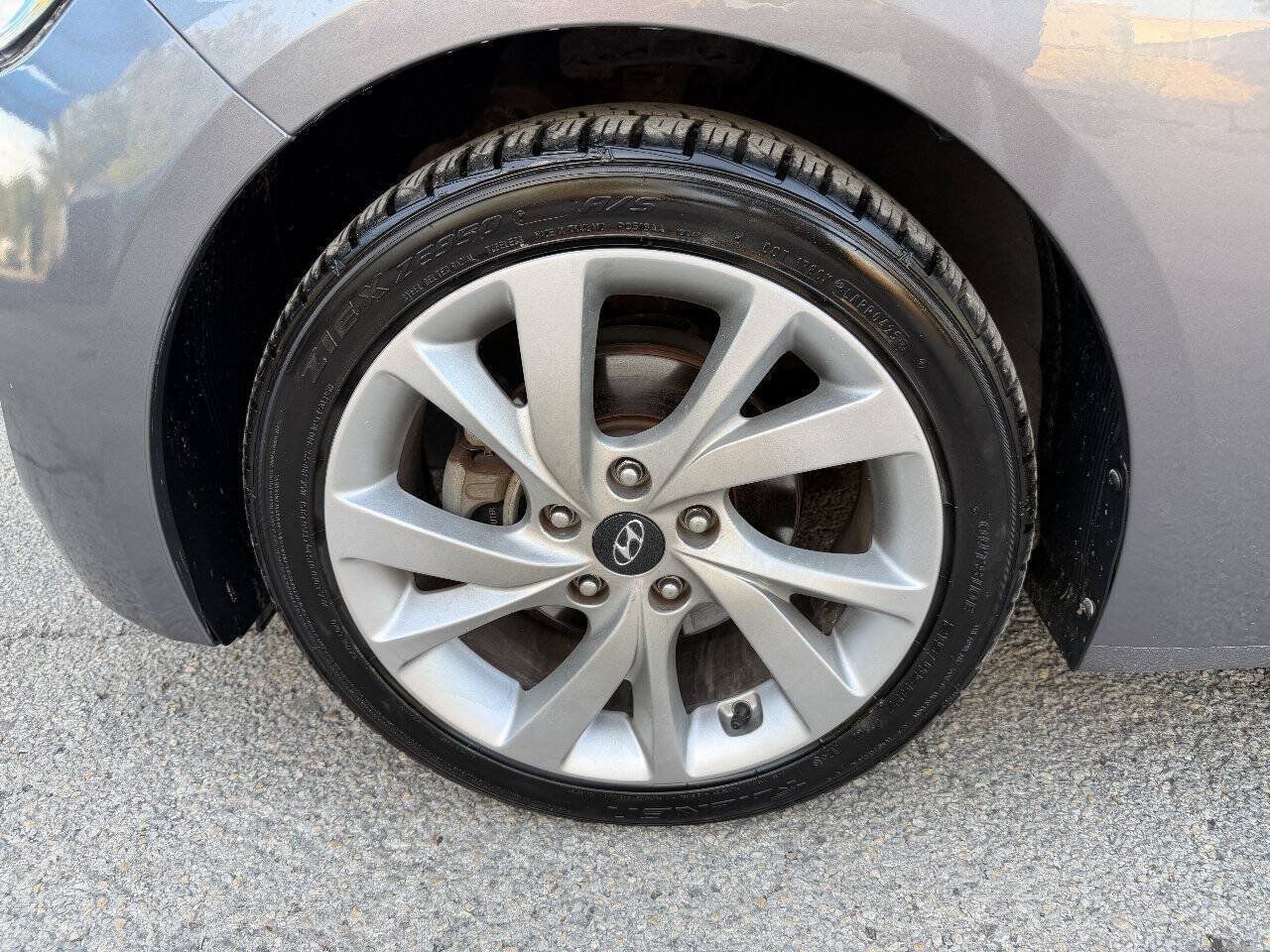Used 2016 Hyundai Veloster FWD image 17