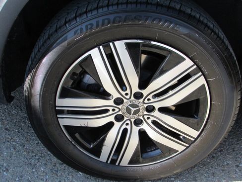 Used 2022 Mercedes-Benz EQB 300 4MATIC image 33