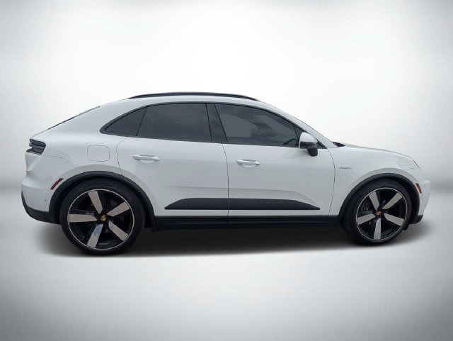 Used 2024 Porsche Macan 4 Electric AWD/4WD image 3