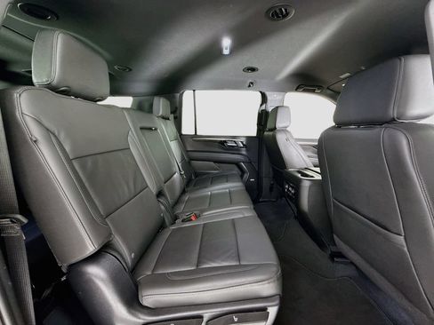 Used 2025 Chevrolet Suburban LT w/ Comfort Package RWD image 17