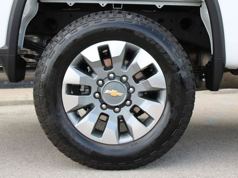 Used 2025 Chevrolet Silverado 2500 Custom w/ Z71 Off-Road Package AWD/4WD image 20