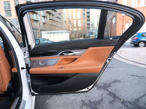 Used 2020 BMW 750i xDrive w/ Executive Package image 28