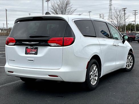 Used 2024 Chrysler Voyager LX FWD image 6