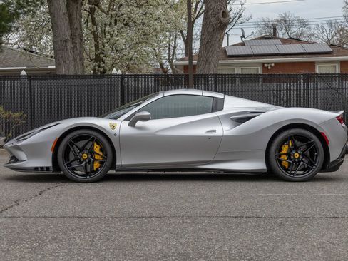 Used 2022 Ferrari F8 Tributo RWD image 23