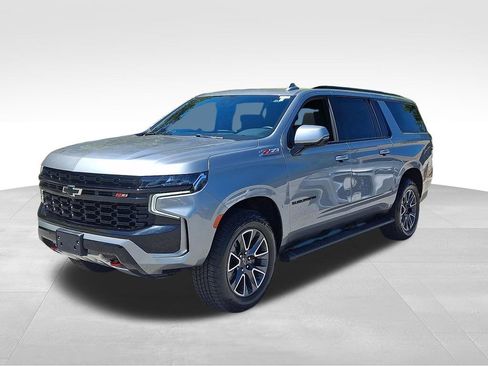 Used 2024 Chevrolet Suburban Z71 w/ Luxury Package AWD/4WD image 3