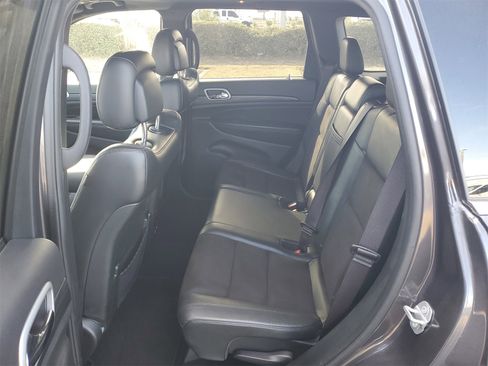 Used 2021 Jeep Grand Cherokee Laredo X image 12