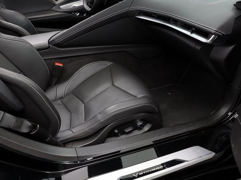 Used 2023 Chevrolet Corvette Stingray w/ Z51 Performance Package image 29