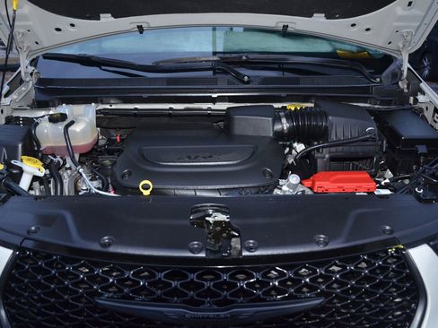 Used 2021 Chrysler Pacifica Touring w/ S Appearance Package image 5