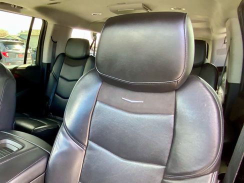 Used 2020 Cadillac Escalade ESV Luxury AWD/4WD image 27
