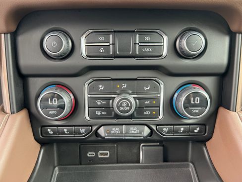 Used 2023 Chevrolet Tahoe High Country AWD/4WD image 28