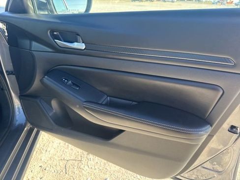 Used 2024 Nissan Altima 2.5 SV image 19