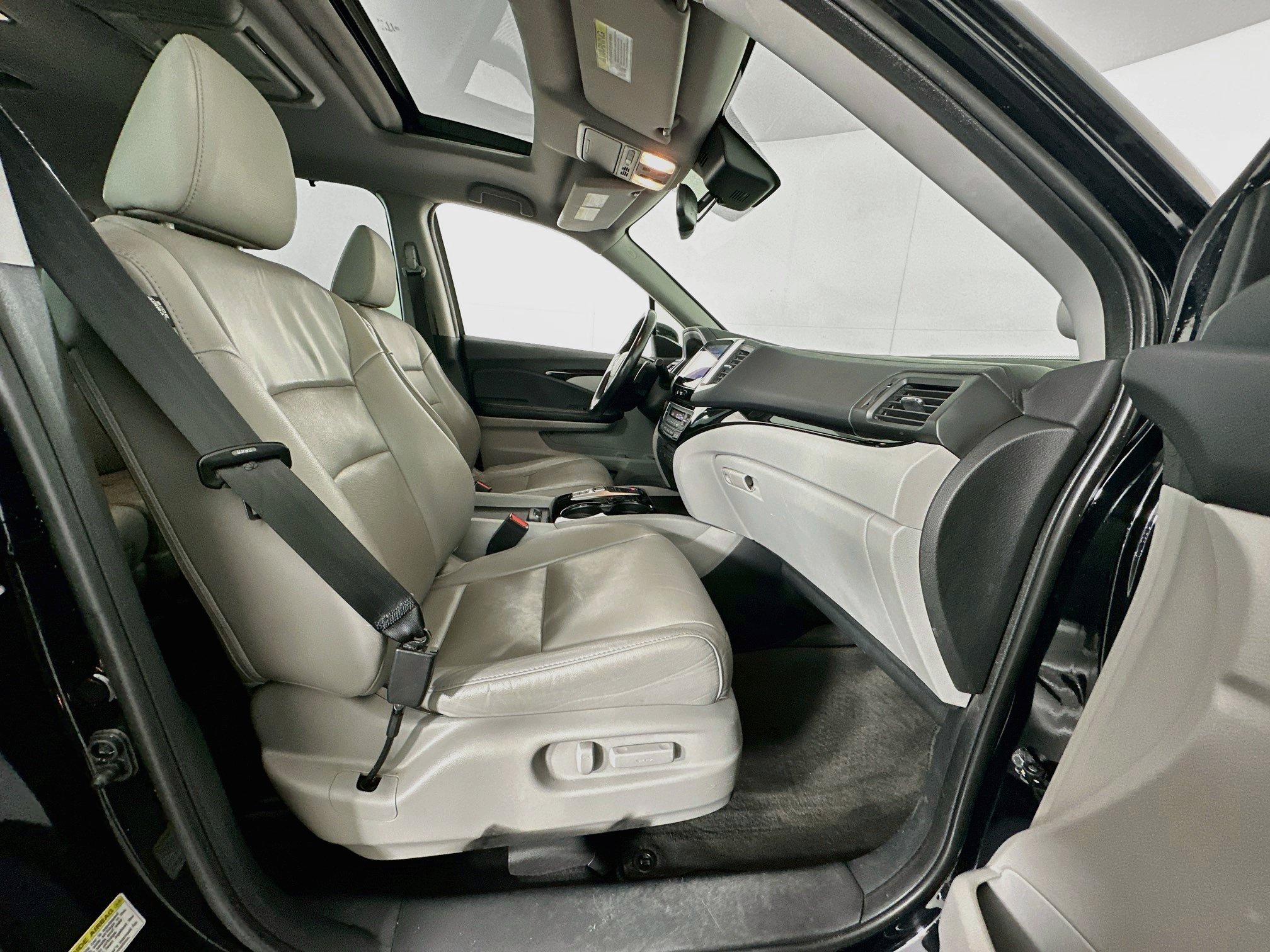 Used 2016 Honda Pilot Touring image 35