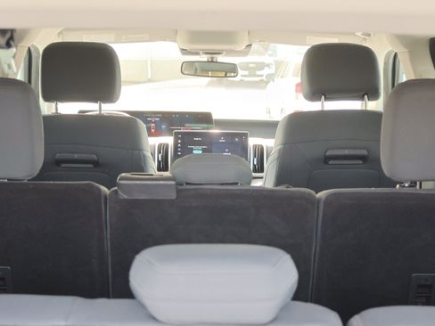 Used 2025 Ford Expedition Active image 25