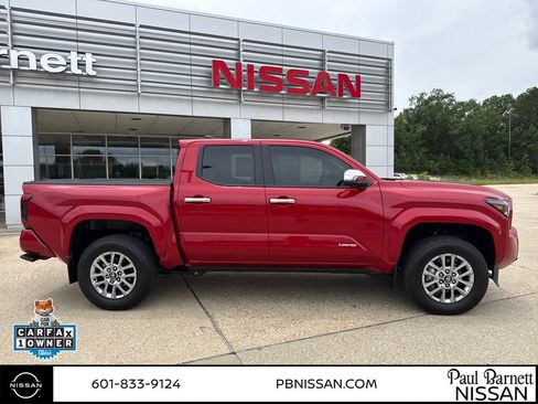 Used 2025 Toyota Tacoma Limited AWD/4WD image 10