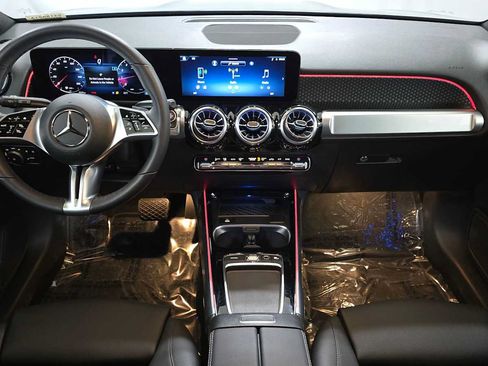 Certified 2025 Mercedes-Benz GLB 250 4MATIC image 18
