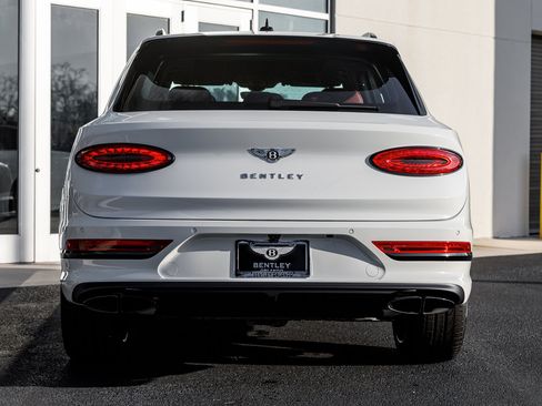 Used 2025 Bentley Bentayga image 12