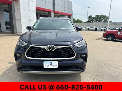 Used 2023 Toyota Highlander Platinum FWD image 3