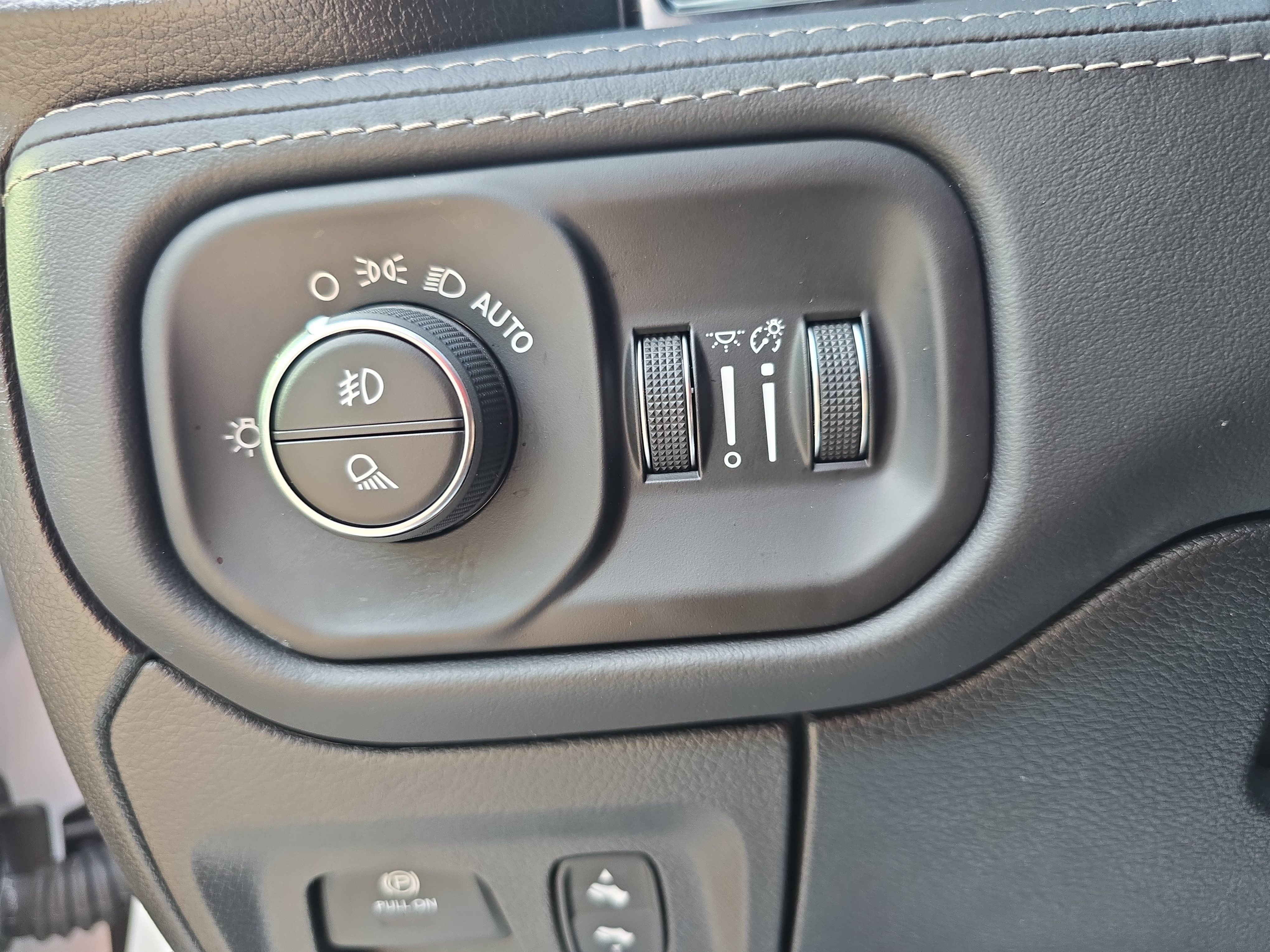 Used 2025 RAM 1500 Limited AWD/4WD image 25