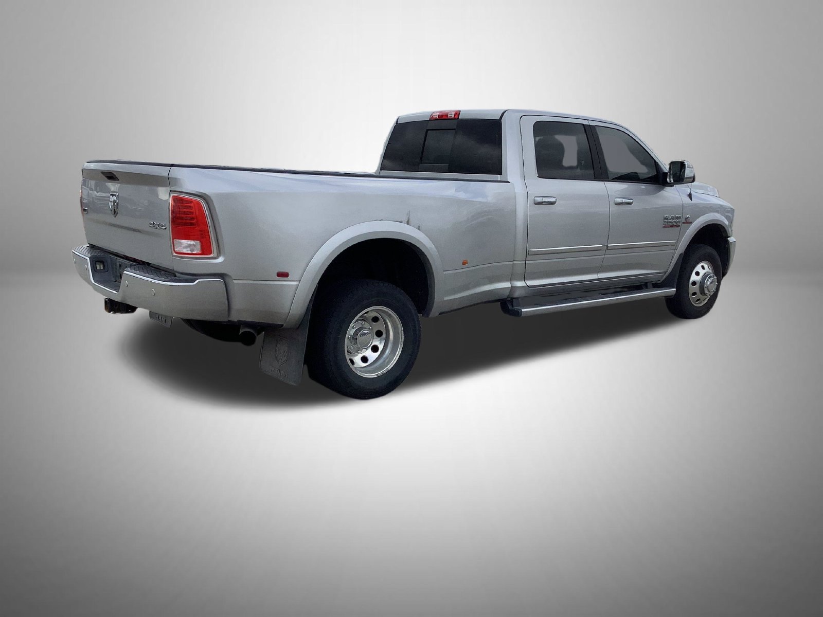 Used 2016 RAM 3500 Laramie w/ Convenience Group AWD/4WD image 3