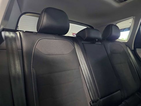 Used 2025 Volkswagen Taos SE w/ Panoramic Sunroof Package AWD/4WD image 13