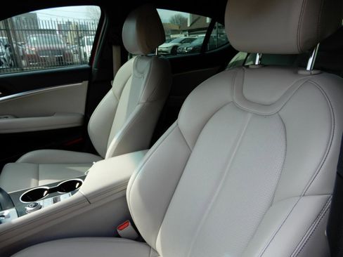 Used 2022 Genesis G70 2.0T RWD image 13