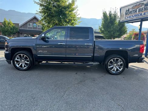 Used 2018 Chevrolet Silverado 1500 LTZ Z71 w/ Centennial Edition image 9