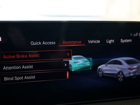 Used 2023 Mercedes-Benz CLA 250 4MATIC image 30