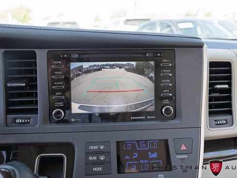 Used 2020 Toyota Sienna XLE Premium FWD image 32