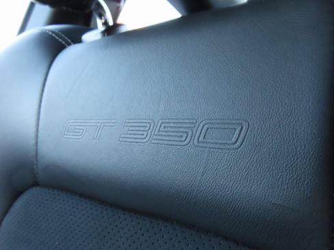 Used 2016 Ford Mustang Shelby GT350 w/ Technology Package image 30