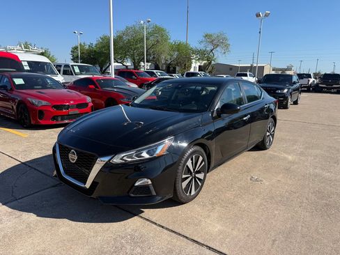 Used 2022 Nissan Altima 2.5 SV image 1