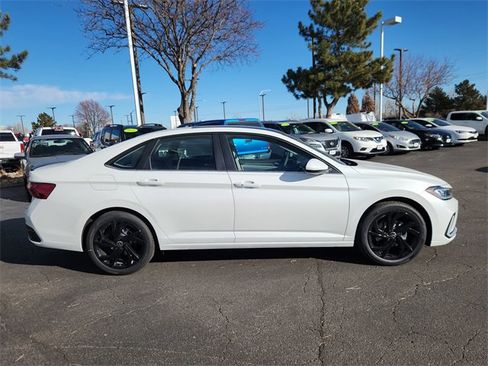 New 2026 Volkswagen Jetta SE image 2