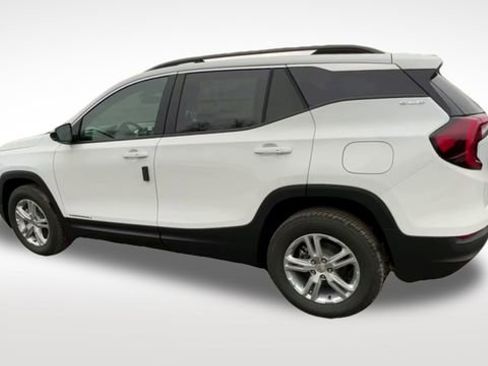 Used 2023 GMC Terrain SLE w/ Driver Convenience Package image 6