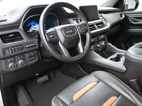 Used 2023 GMC Yukon XL AT4 AWD/4WD image 9