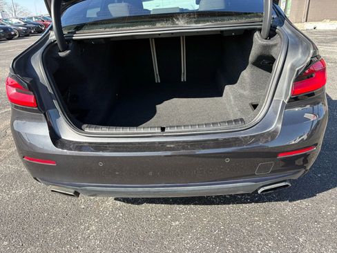 Used 2021 BMW 530i xDrive w/ Premium Package image 9