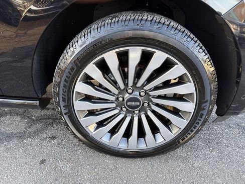 Used 2019 Lincoln Navigator L Reserve image 35